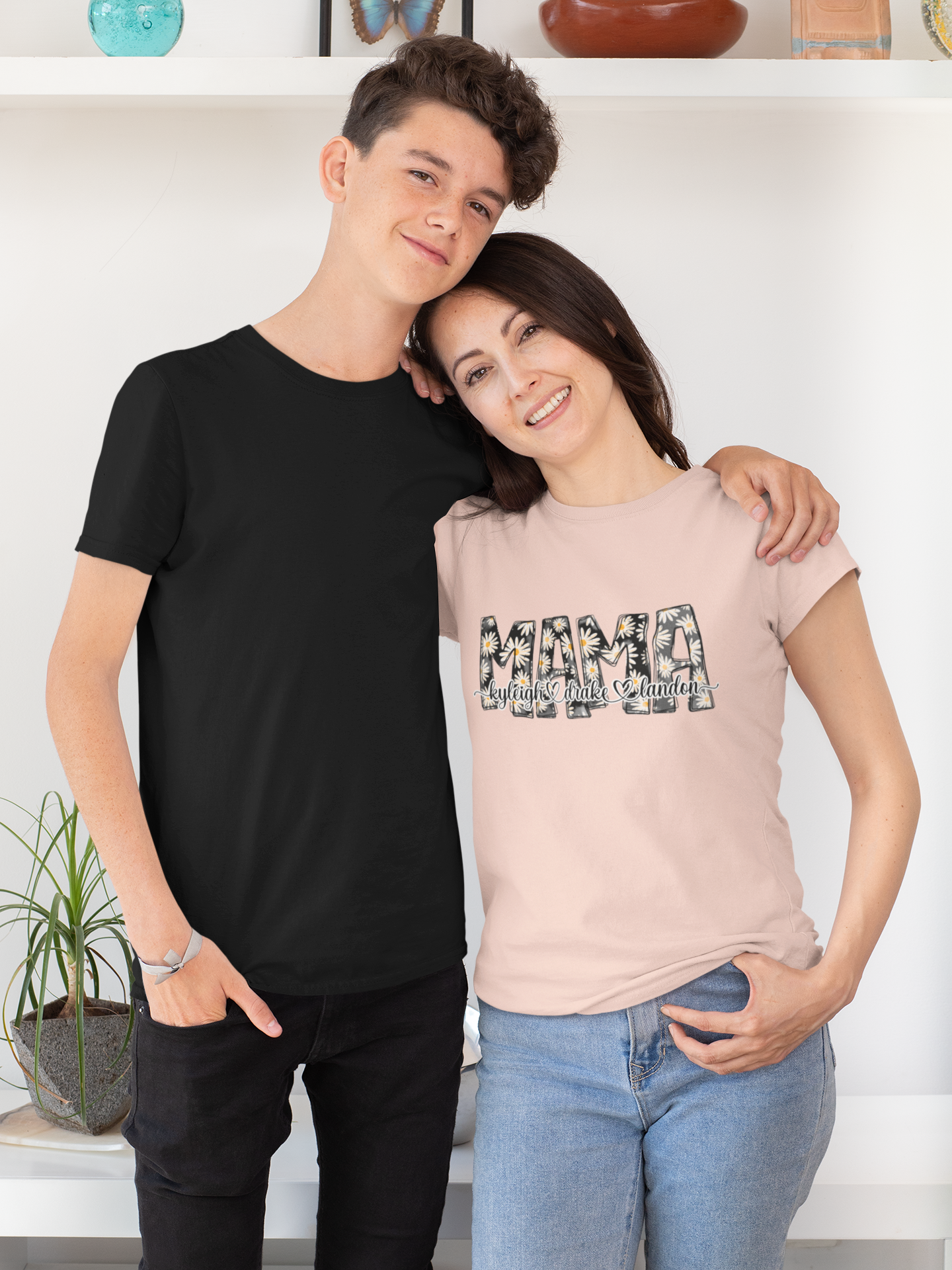 Personalized Mama T-Shirt "Daisy Mama"